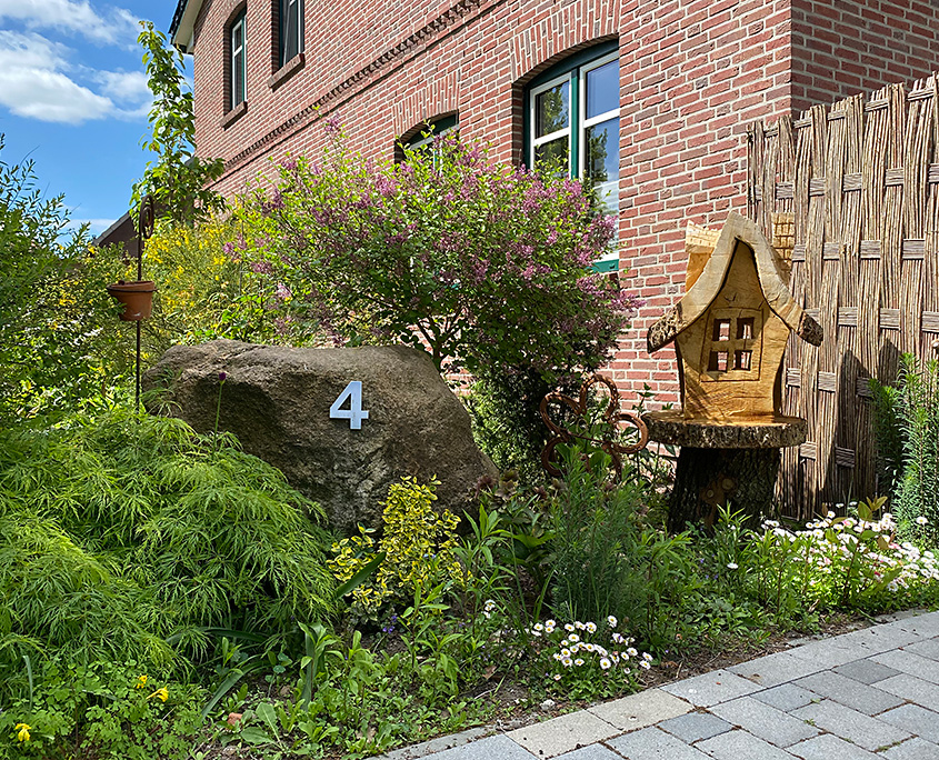 Garten vor der Naturheilpraxis Andrea Kunrath